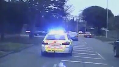 Un conductor llama a la policía mientras le persiguen y les pide que paren en Reino Unido 