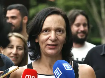 Carolina Bescansa hace declaraciones a los periodistas Carolina Bescansa hace declaraciones a los periodistas