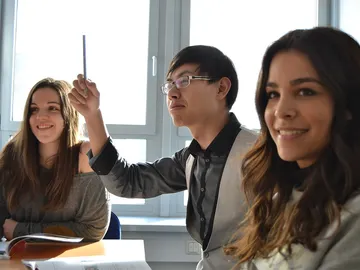 Estudiantes en clase Estudiantes en clase