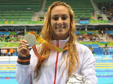 Sarai Gascón, con su medalla de plata. Sarai Gascón, con su medalla de plata.