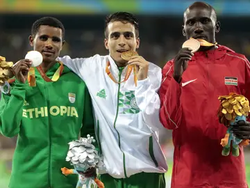 Abdellatif Baka, Tamiru Demisse y Henry Kirwa, podio del 1500 en los Juegos Paralímpicos Abdellatif Baka, Tamiru Demisse y Henry Kirwa, podio del 1500 en los Juegos Paralímpicos