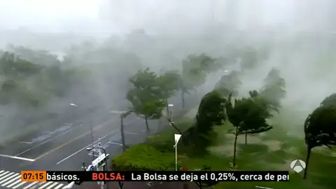 Frame 0.0 de: La peor tormenta del mundo en este deja estas impactantes imágenes en Taiwán Frame 0.0 de: La peor tormenta del mundo en este deja estas impactantes imágenes en Taiwán
