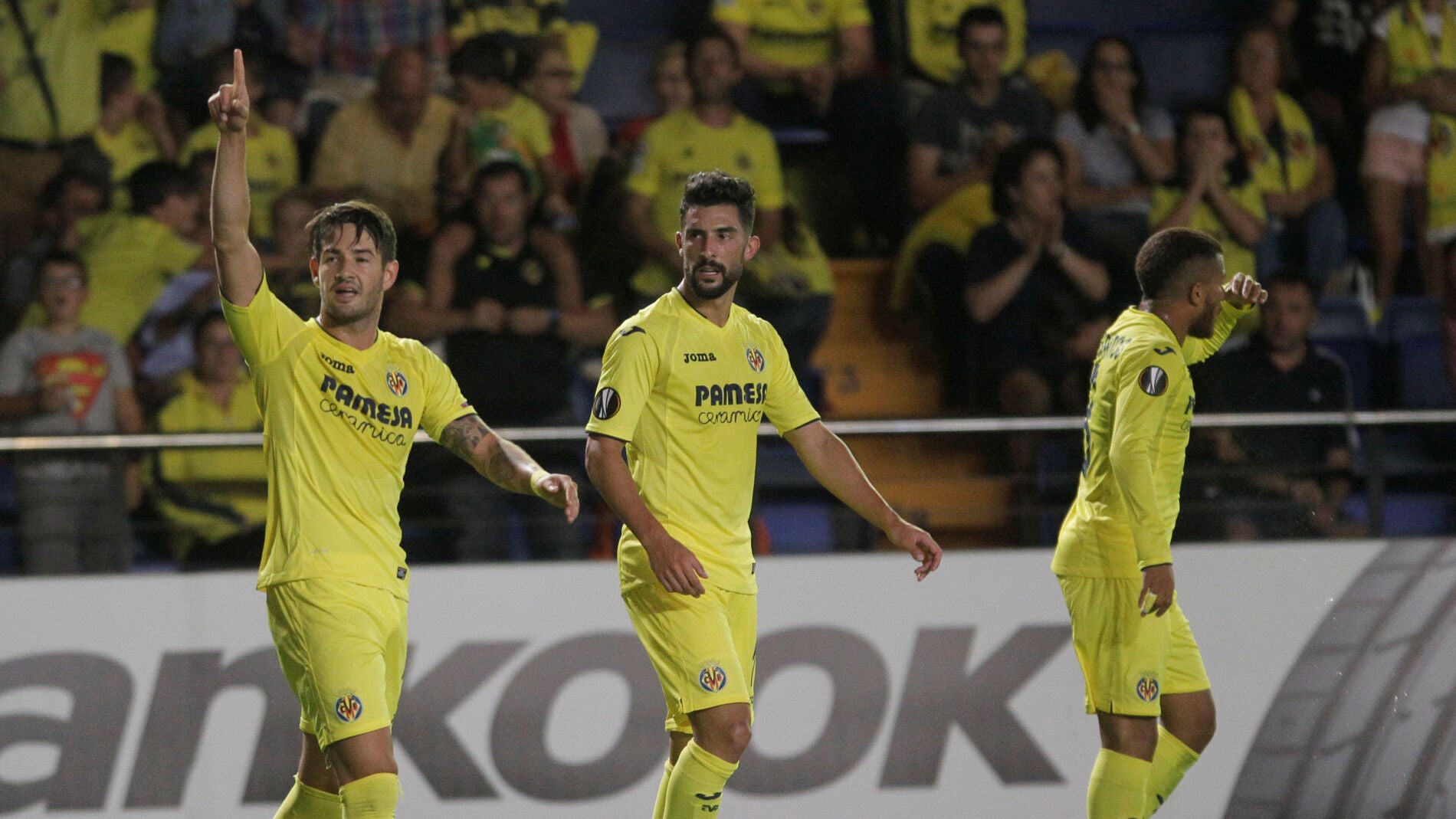 Pato celebra su gol ante el Z&uacute;rich