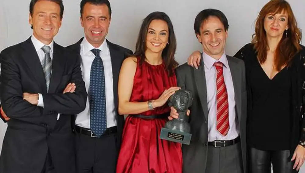 El equipo de Noticias 2 recoge el premio TP de Oro 2008 a Mejor Informativo