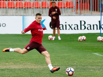 Kevin Gameiro, en la sesión de entrenamiento con el Atlético de Madrid Kevin Gameiro, en la sesión de entrenamiento con el Atlético de Madrid