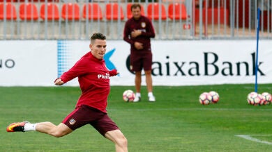 El gafe de Gameiro de cara a puerta se mantiene hasta en el entrenamiento