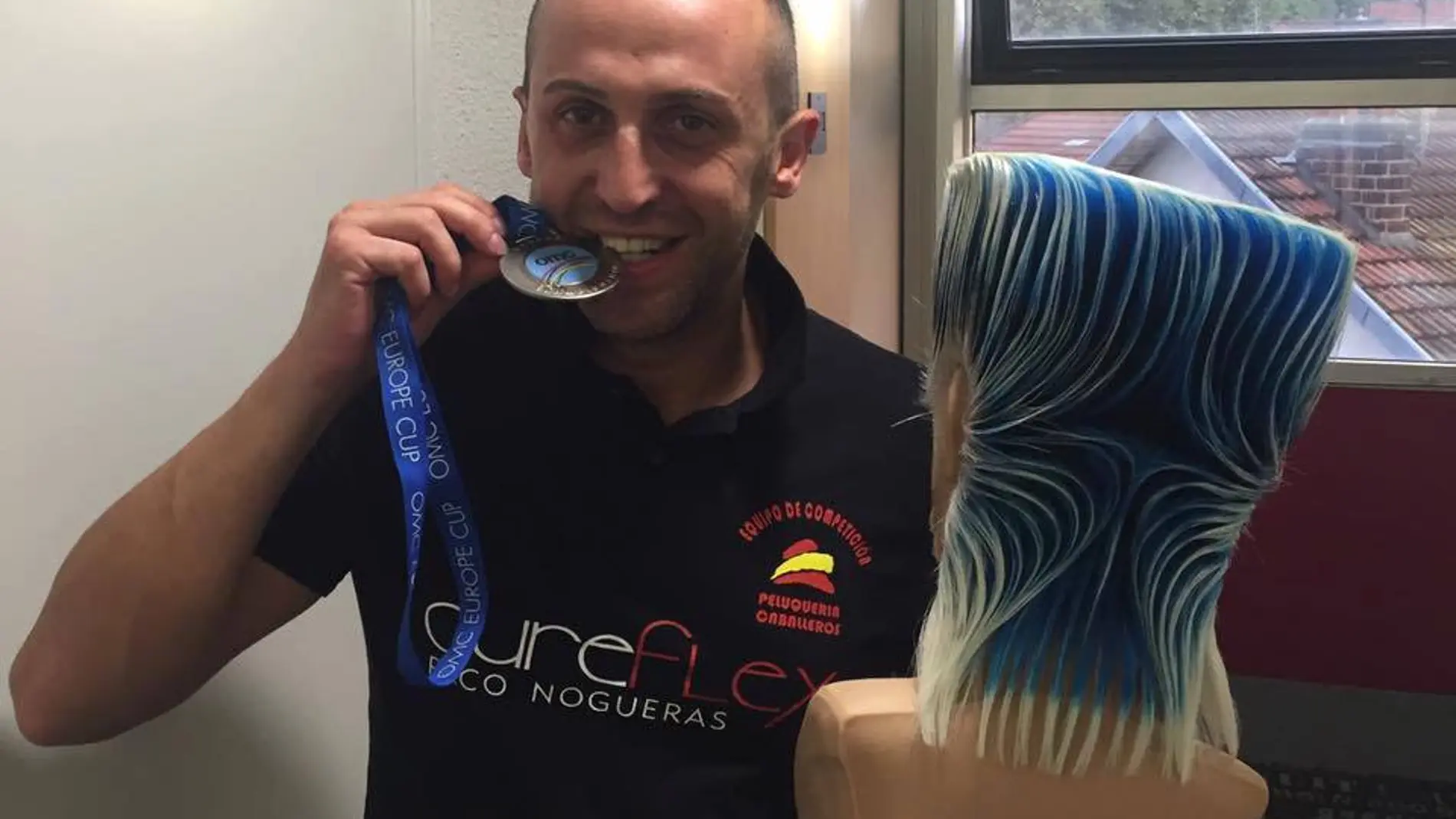 Iván Martínez, subcampeón de Europa de peinado creativo Iván Martínez, subcampeón de Europa de peinado creativo