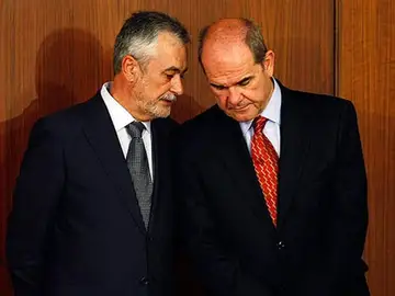 Los expresidentes andaluces Manuel Chaves y José Antonio Griñán. Los expresidentes andaluces Manuel Chaves y José Antonio Griñán.