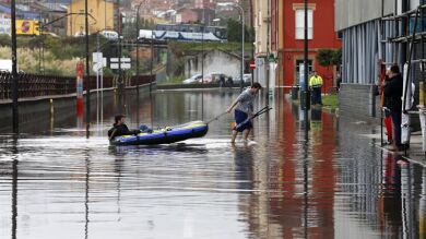 Avilés se inunda por las abundantes precipitaciones sobre Asturias