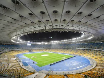 Panorámica del Olímpico de Kiev. Panorámica del Olímpico de Kiev.