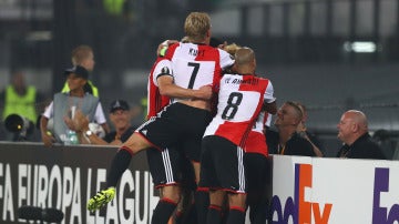 Los jugadores del Feyenoord celebrando el gol 