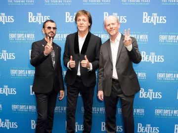 Paul, Ringo & Ron Howard en el estreno mundial de los Beatles
