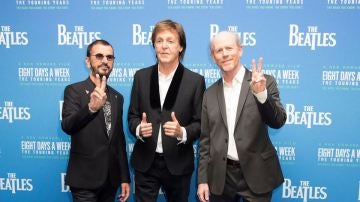 Paul, Ringo & Ron Howard en el estreno mundial de los Beatles