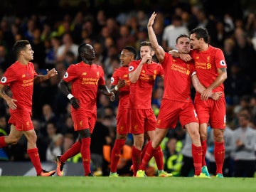 Los jugadores del Liverpool celebrando la victoria ante el Chelsea