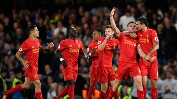 Los jugadores del Liverpool celebrando la victoria ante el Chelsea