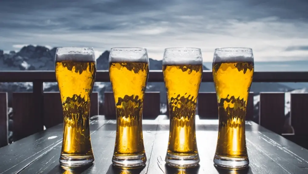 Varias jarras de cerveza