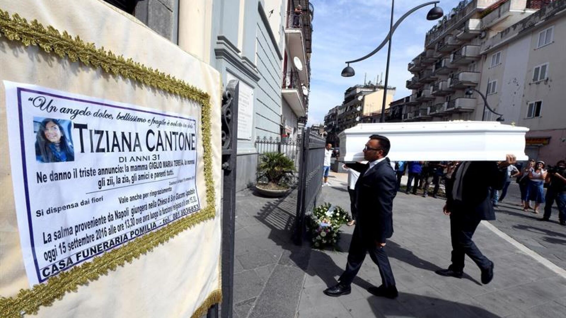 Funeral de Tiziana Cantone en Napoles.