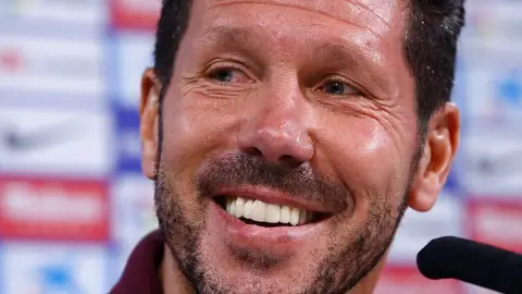 Simeone hablando sobre su reducción de contrato con el Atlético. Simeone hablando sobre su reducción de contrato con el Atlético.