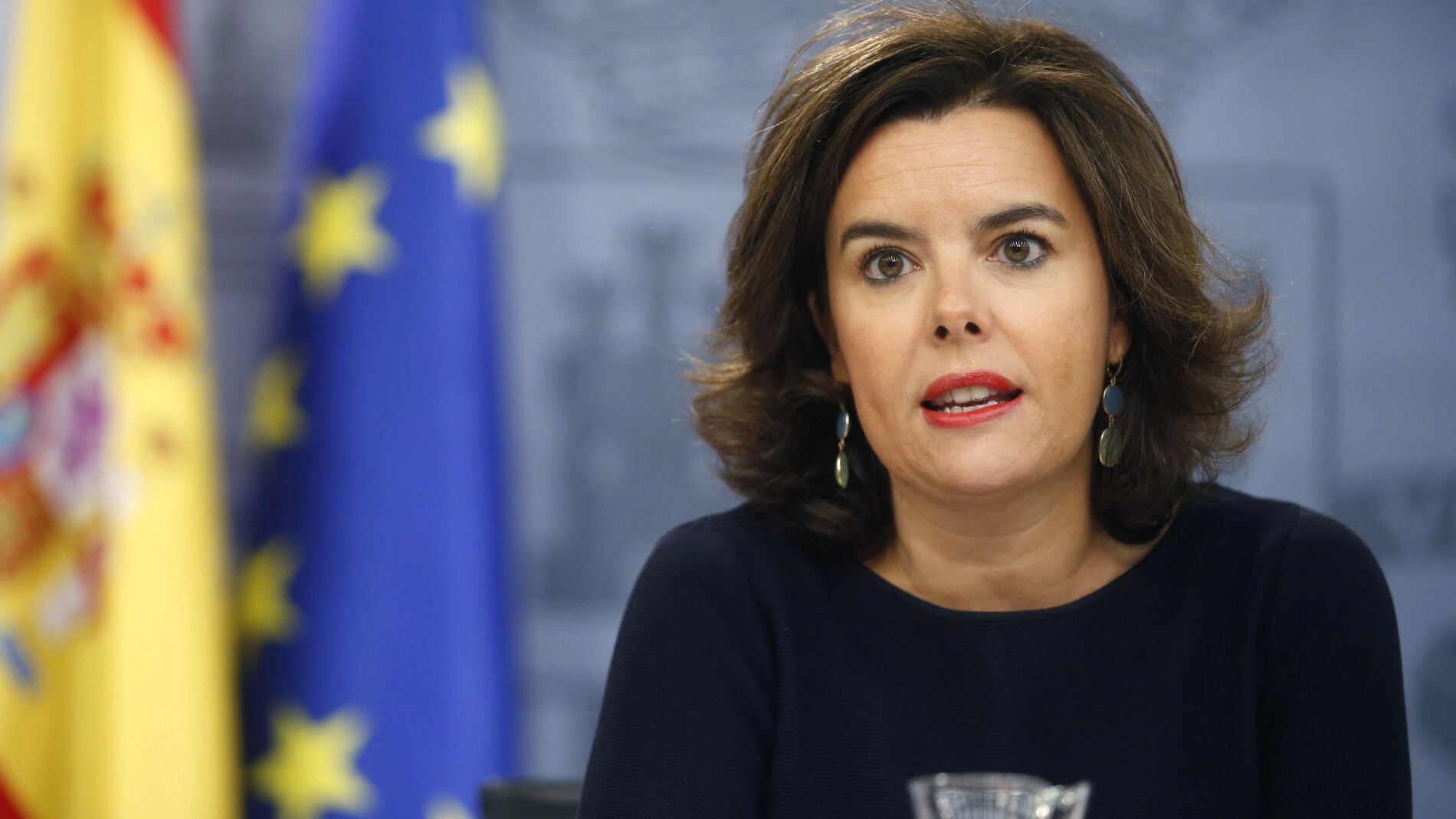  La vicepresidenta del Gobierno en funciones, Soraya S&aacute;enz de Santamar&iacute;a, durante la rueda de prensa que ha ofrecido tras la reuni&oacute;n del Consejo de Ministros.