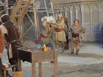 Así rueda Aitor Luna sus primeras escenas de 'La Catedral Del Mar' en Cáceres Así rueda Aitor Luna sus primeras escenas de 'La Catedral Del Mar' en Cáceres