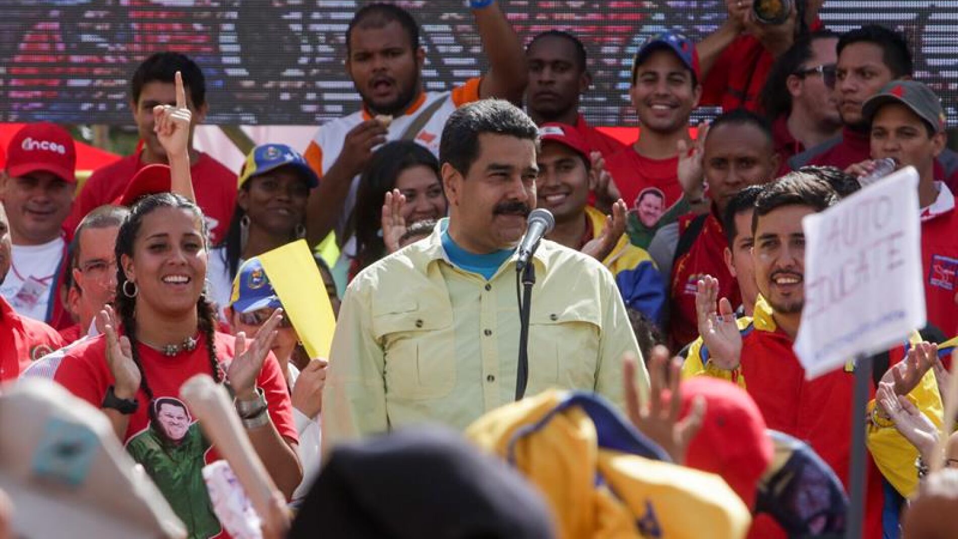 Maduro firma un nuevo decreto de emergencia econ&oacute;mica de 60 d&iacute;as de duraci&oacute;n