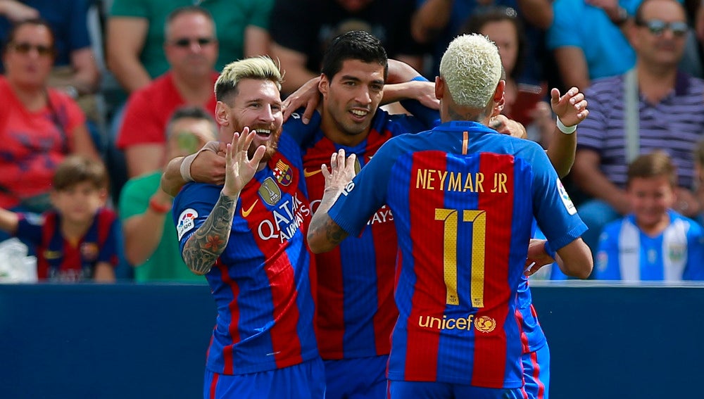 Messi, Suárez y Neymar celebran un gol en Butarque
