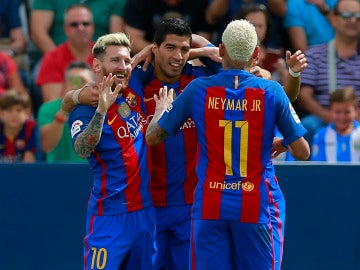 Messi, Suárez y Neymar celebran un gol en Butarque