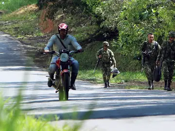 Guerrilleros de las FARC Guerrilleros de las FARC
