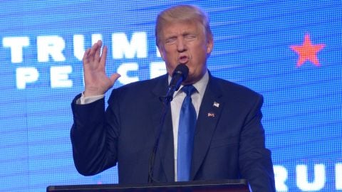El candidato a la presidencia de los Estados Unidos por el partido republicano, Donald Trump en un evento de campa&ntilde;a en el James L. Knight Center en Miami