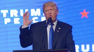 Trump carga contra Hillary Clinton: 
