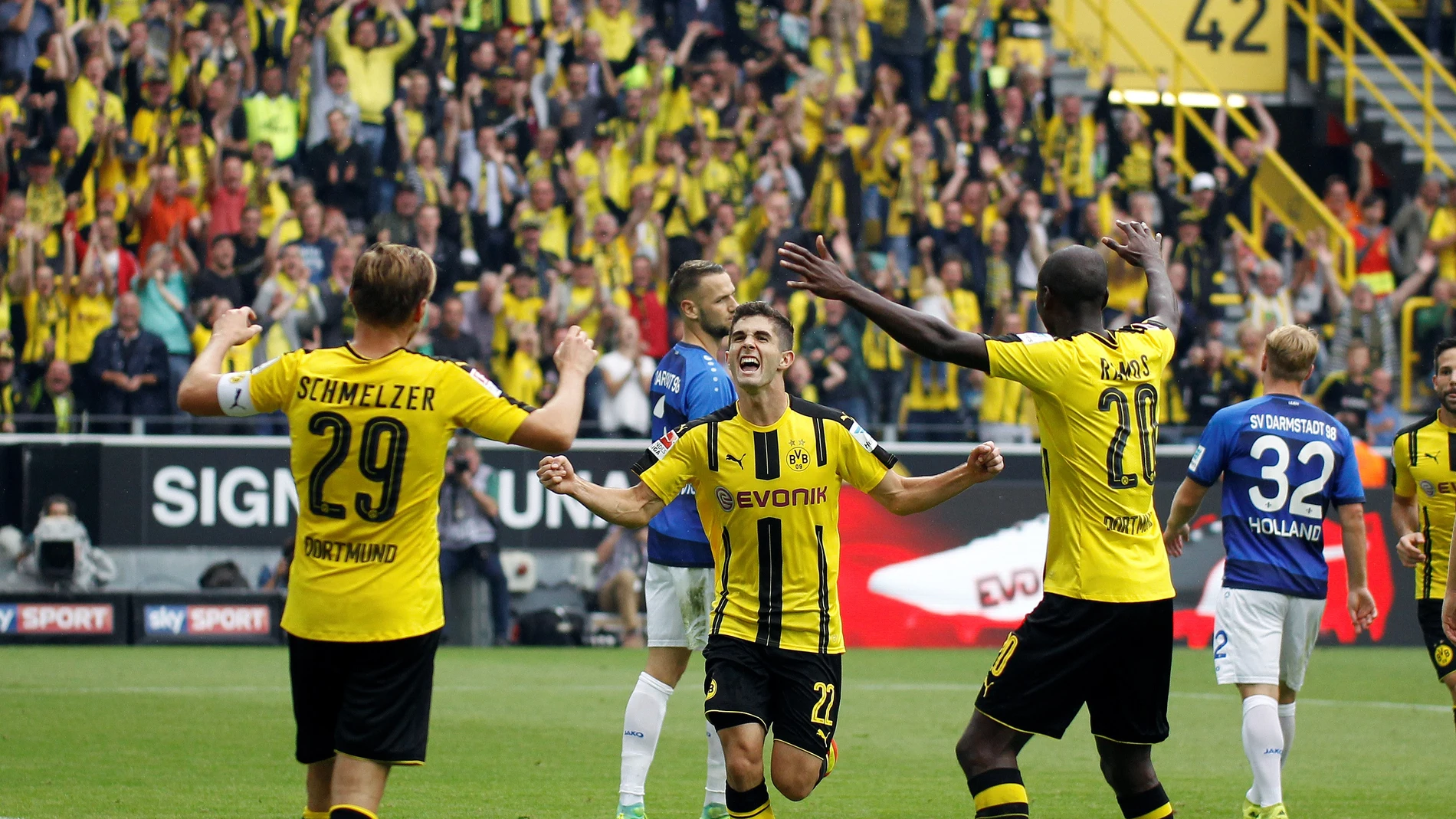 Christian Pulisic celebra un gol Christian Pulisic celebra un gol