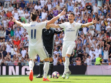 Cristiano y Bale celebran un gol