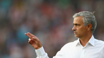 Mourinho confía en que Pogba mejorará con la ayuda del equipo