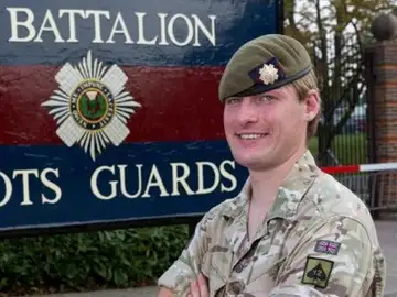 La transexual Chloe Allen, primera soldado británica en el frente de batalla. La transexual Chloe Allen, primera soldado británica en el frente de batalla.