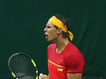 Nadal celebra un punto en el partido de dobles Nadal celebra un punto en el partido de dobles