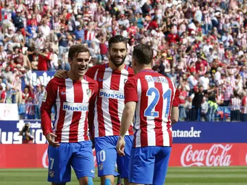Gameiro, Griezmann y Carrasco celebran un gol Gameiro, Griezmann y Carrasco celebran un gol