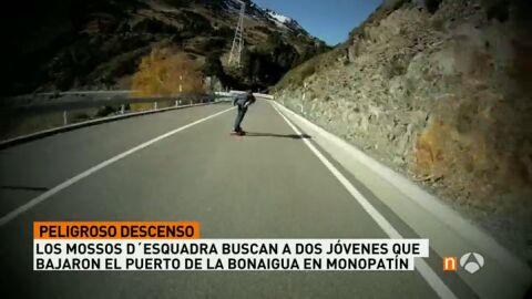 Frame 16.202472 de: Los Mossos d&acute;esquadra tratan de averiguar la identidad de dos j&oacute;venes que bajaron en monopat&iacute;n el puerto de la Bonaigua