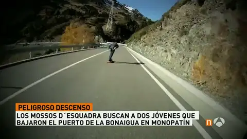 Frame 16.202472 de: Los Mossos d´esquadra tratan de averiguar la identidad de dos jóvenes que bajaron en monopatín el puerto de la Bonaigua Frame 16.202472 de: Los Mossos d´esquadra tratan de averiguar la identidad de dos jóvenes que bajaron en monopatín el puerto de la Bonaigua