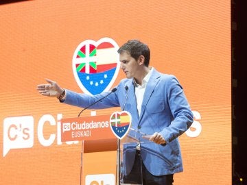 Albert Rivera, líder de Ciudadanos, en un acto de campaña en el País Vasco