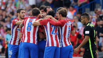 Los jugadores del Atlético celebran un gol ante el Sporting