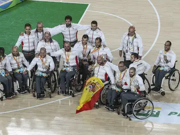 La selección española luce la plata en baloncesto La selección española luce la plata en baloncesto