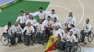 La selección española luce la plata en baloncesto