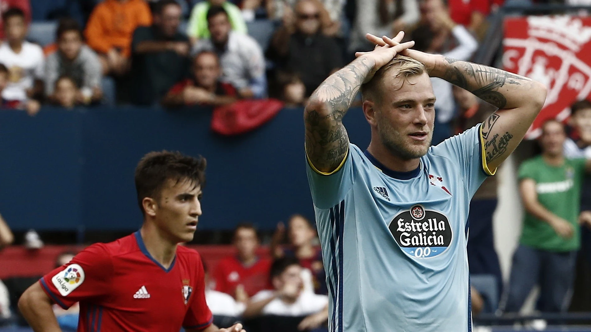 Guidetti se lamenta tras una ocasión fallada Guidetti se lamenta tras una ocasión fallada
