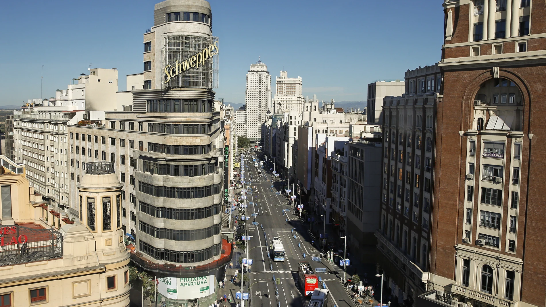 La calle Gran Vía de Madrid La calle Gran Vía de Madrid