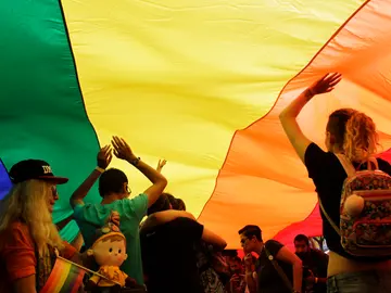Varias personas asisten al desfile del Orgullo Gay en Belgrado Varias personas asisten al desfile del Orgullo Gay en Belgrado
