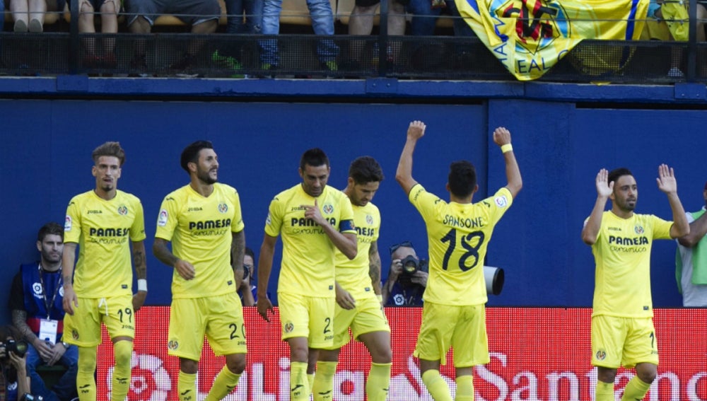 El Villarreal celebra un gol