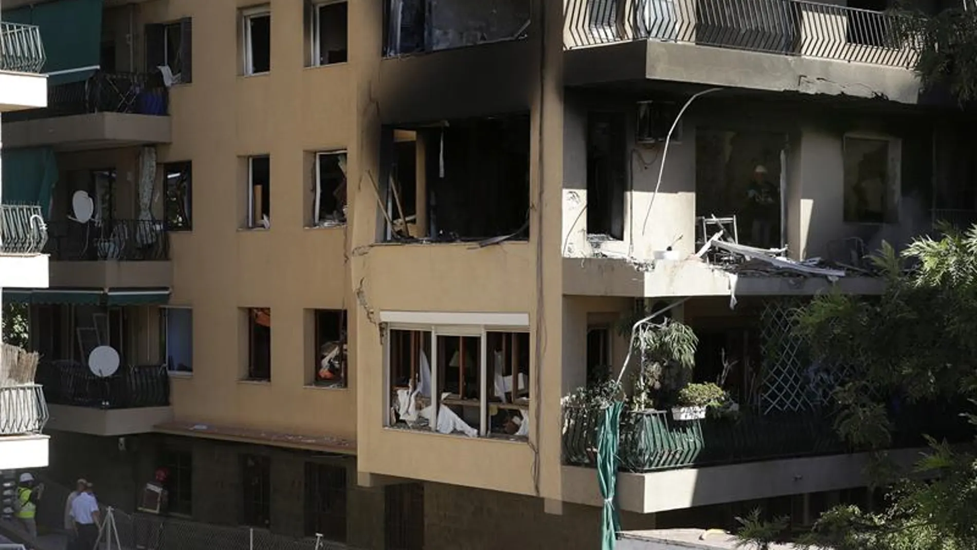 Estado de la vivienda de Premià de Mar (Barcelona), calcinada por una explosión. Estado de la vivienda de Premià de Mar (Barcelona), calcinada por una explosión.