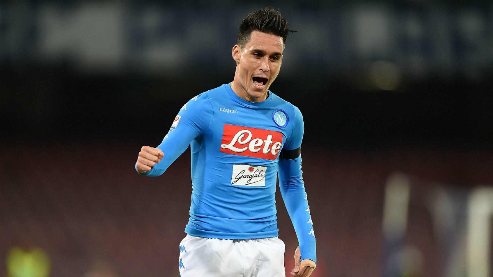 Jos&eacute; Callej&oacute;n celebra un gol con el N&aacute;poles