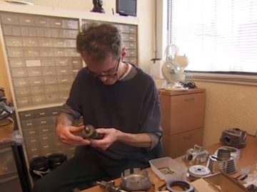 Graham Smith con sus herramientas Graham Smith con sus herramientas