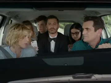 Frame 59.093107 de: Jimmy Kimmel llega a la gala de los premios Emmy haciendo autostop Frame 59.093107 de: Jimmy Kimmel llega a la gala de los premios Emmy haciendo autostop